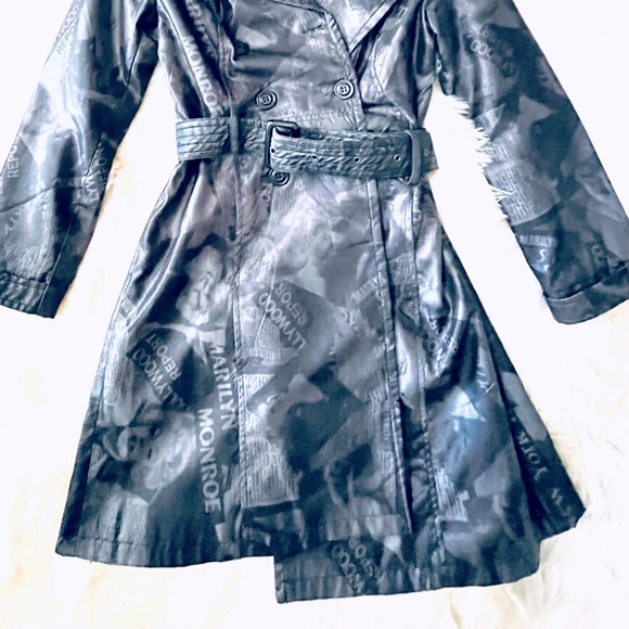 Very Unique Marilyn Trench Coat - Picture 14 of 16